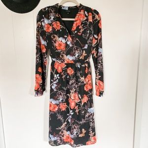 Super Cue Long Sleeve MIDI Dress!